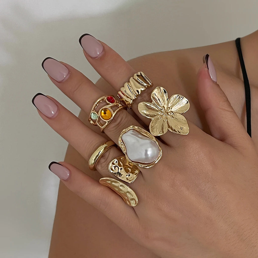 Baroque Pearl & Exaggerated Metal Flower Rings