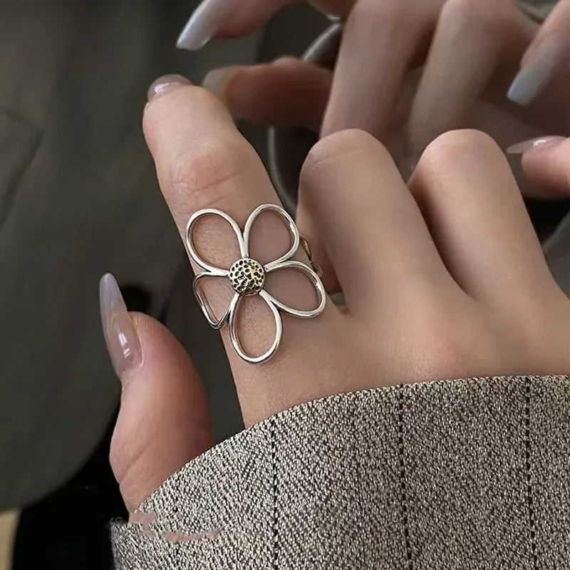 Vintage Daisy Flower Ring for Women – Adjustable Silver Open Band Fashion Jewellery