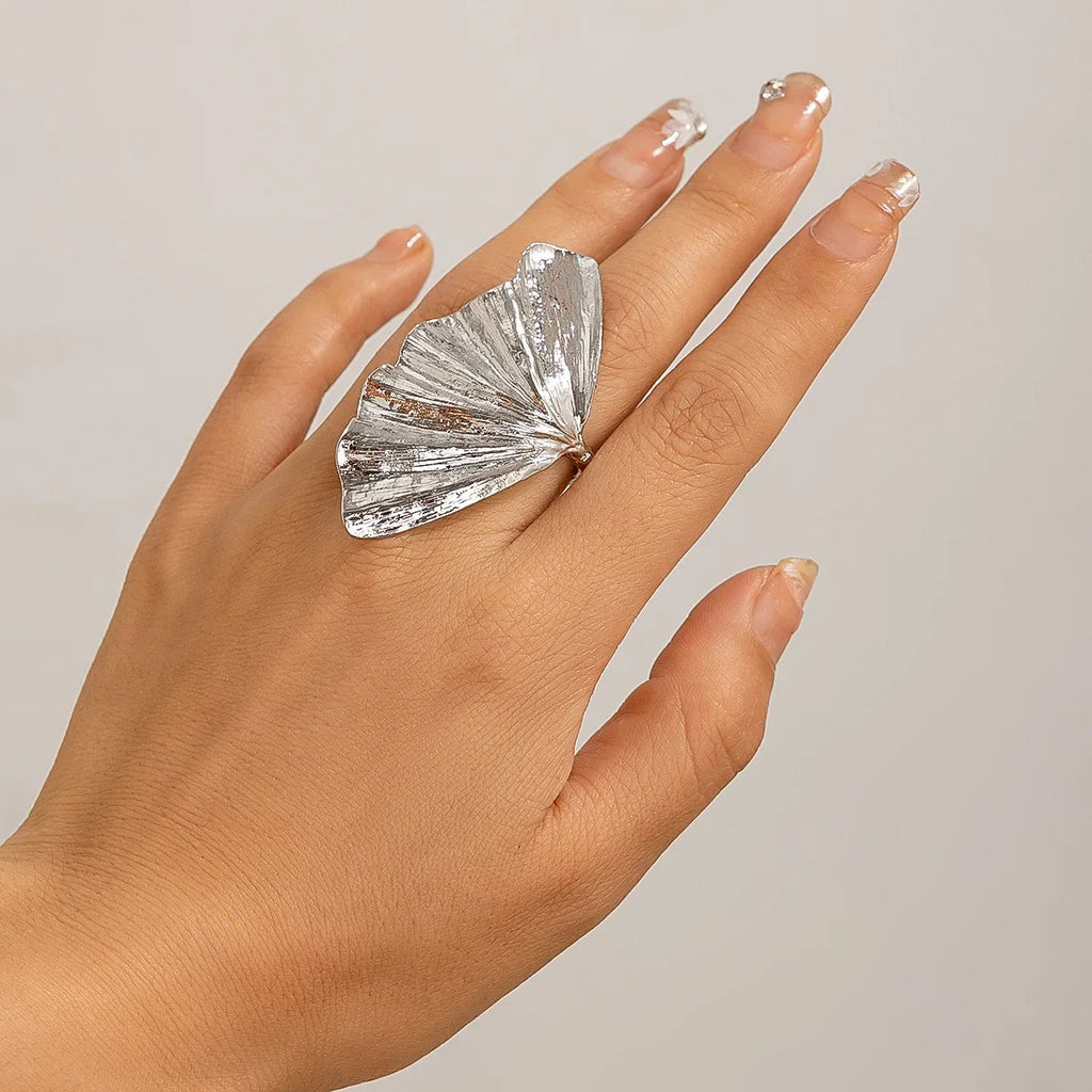 Vintage Ginkgo Leaf Statement Ring – Bold Metal Fan-Shaped Adjustable