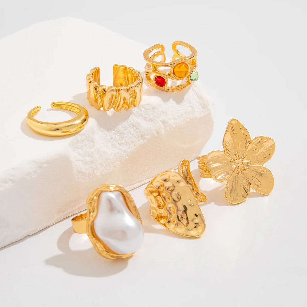 Baroque Pearl & Exaggerated Metal Flower Rings