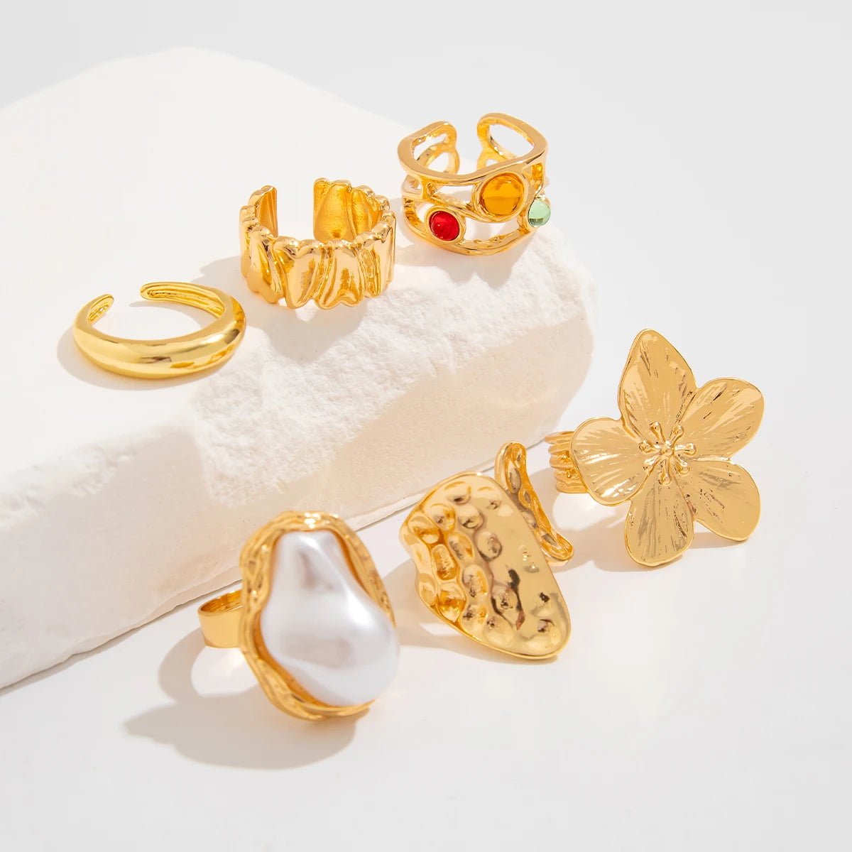 Baroque Pearl & Exaggerated Metal Flower Rings