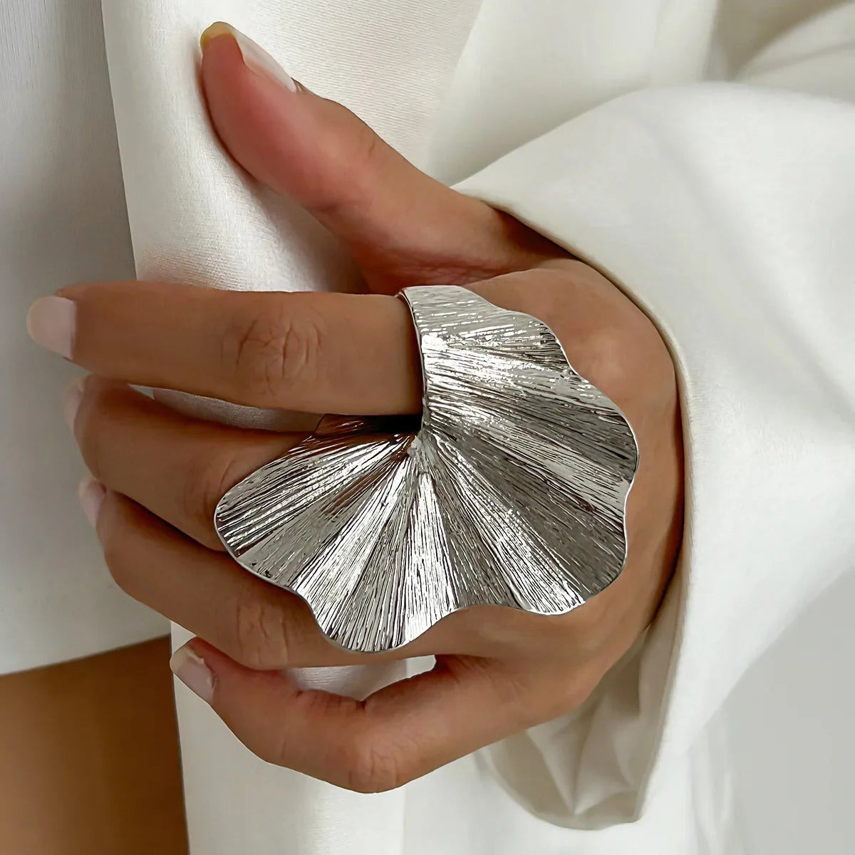 Vintage Ginkgo Leaf Statement Ring – Bold Metal Fan-Shaped Adjustable