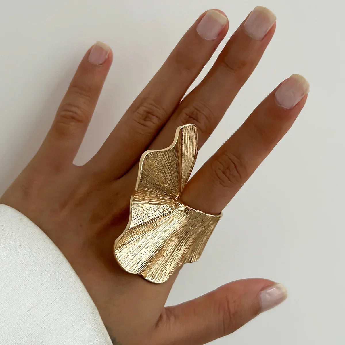 Vintage Ginkgo Leaf Statement Ring – Bold Metal Fan-Shaped Adjustable