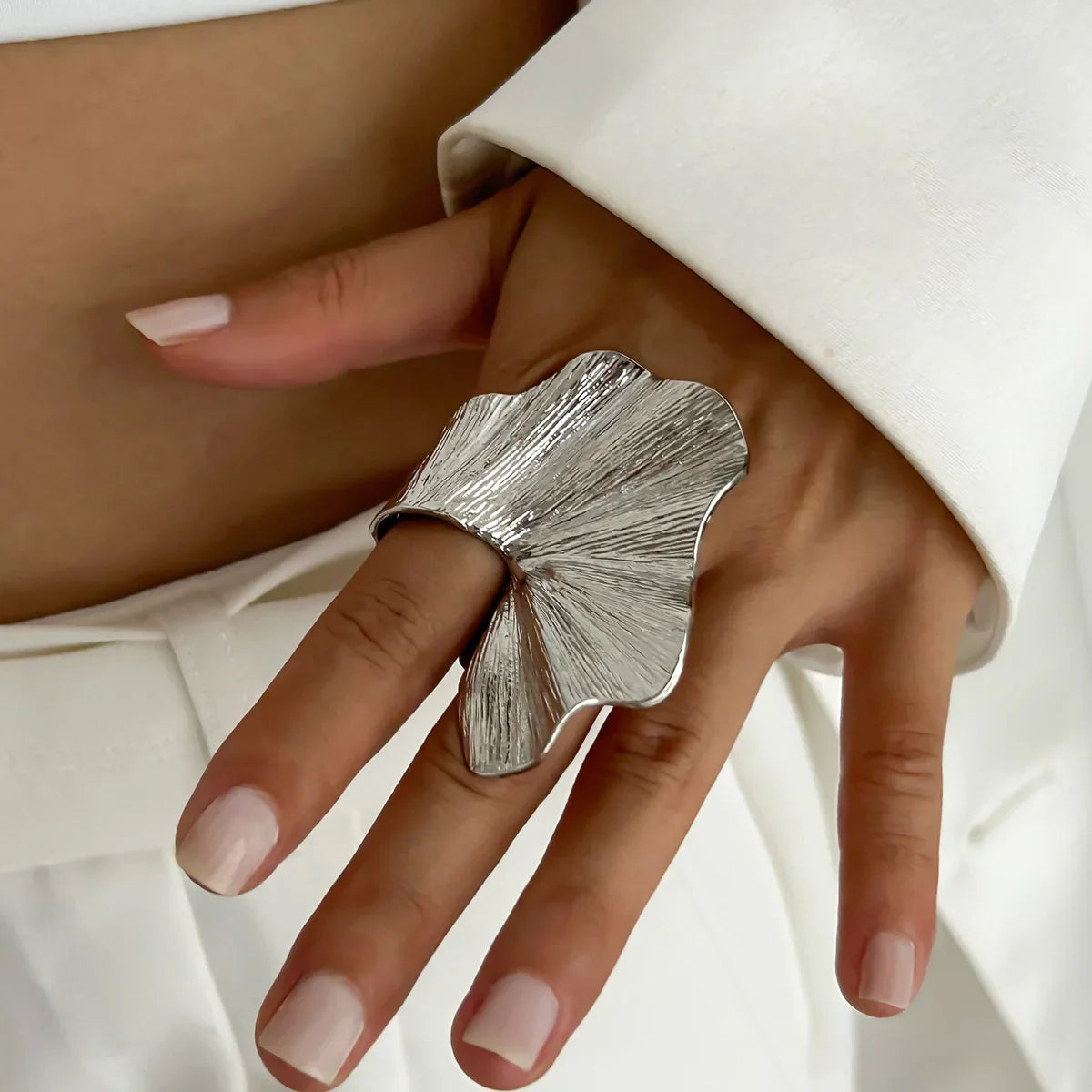 Vintage Ginkgo Leaf Statement Ring – Bold Metal Fan-Shaped Adjustable