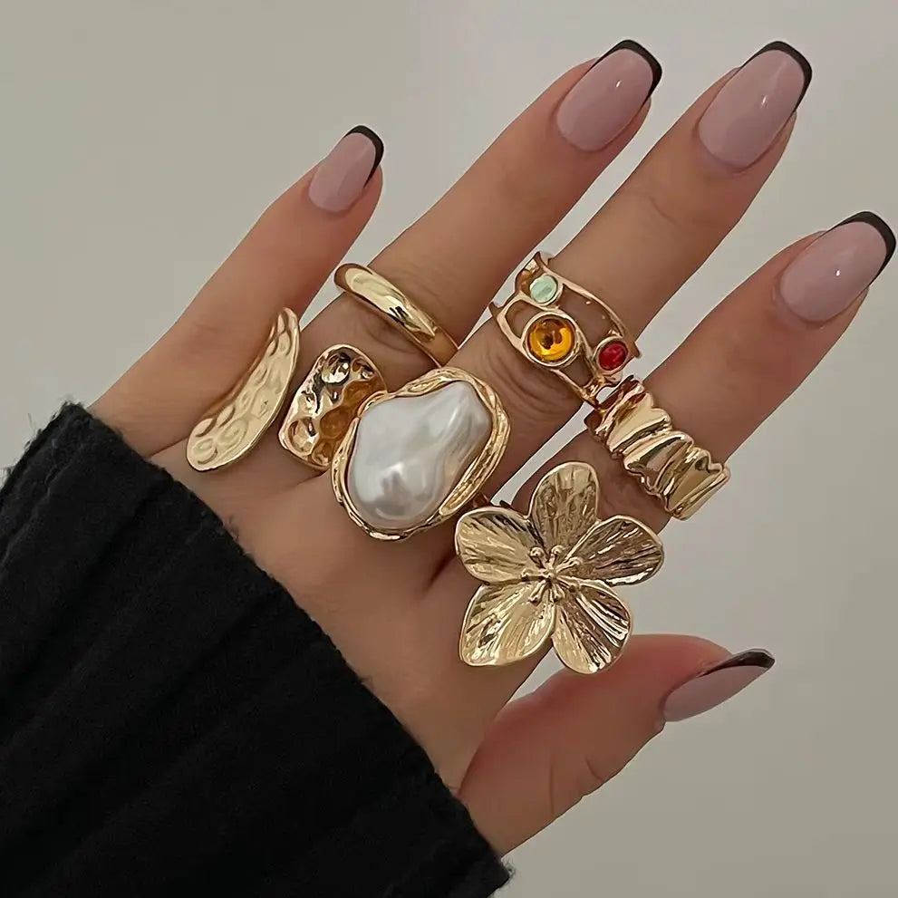 Baroque Pearl & Exaggerated Metal Flower Rings
