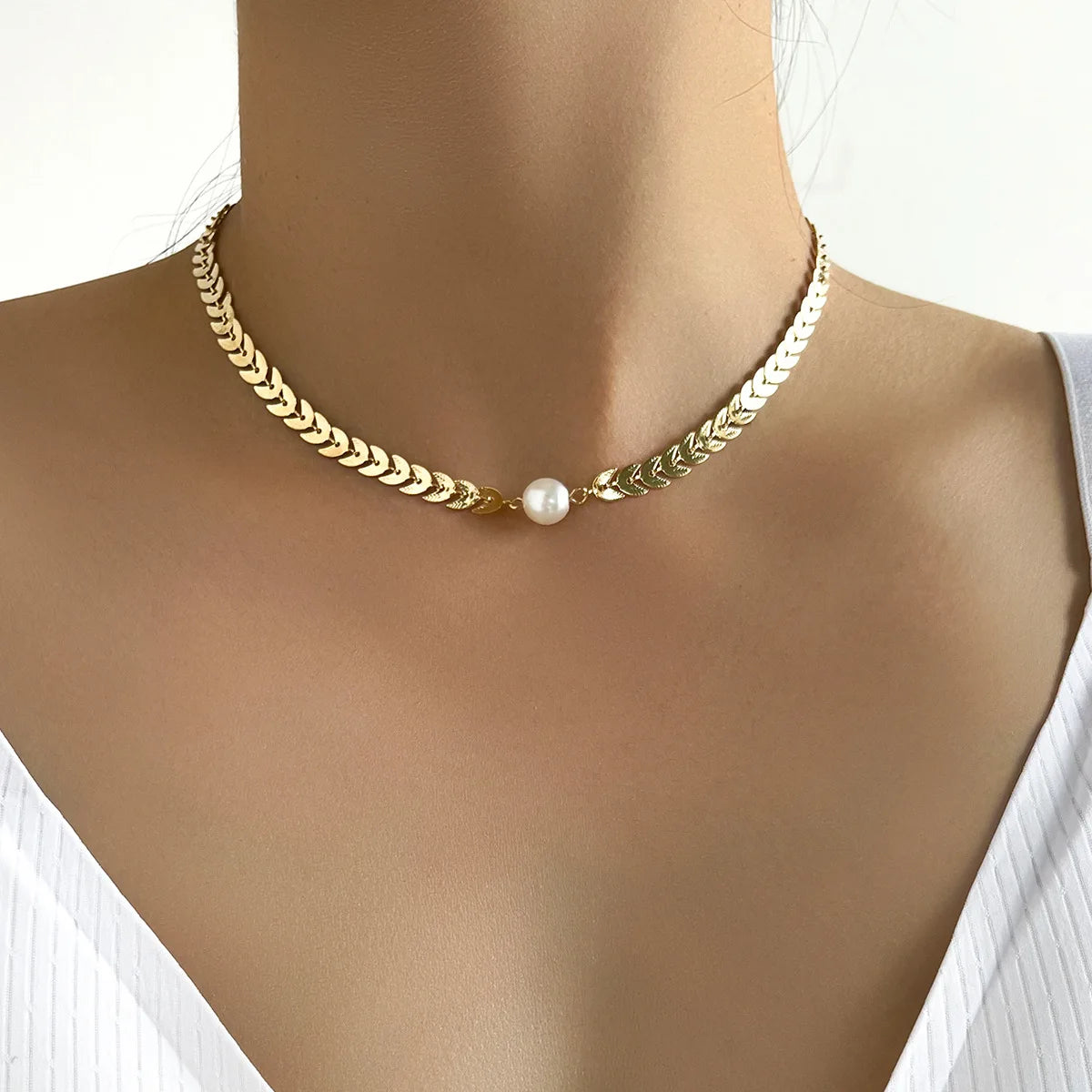 Gold Pearl Choker Necklace for Women – Kpop Inspired Beads Collar